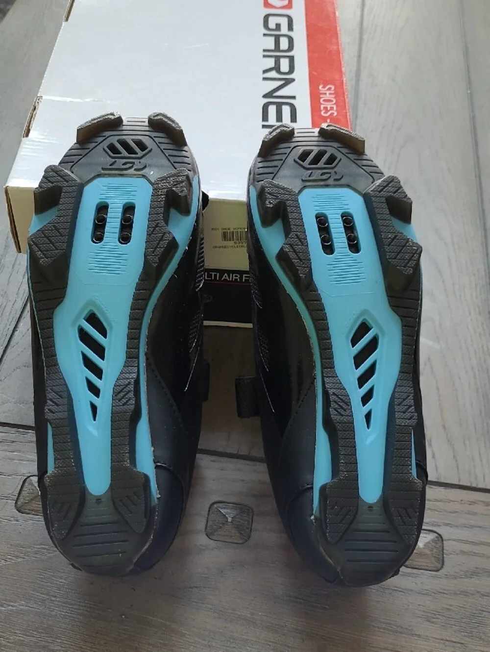 Louis Garneau Women's Black Cycling Shoes with Pink Lining Worn one time
